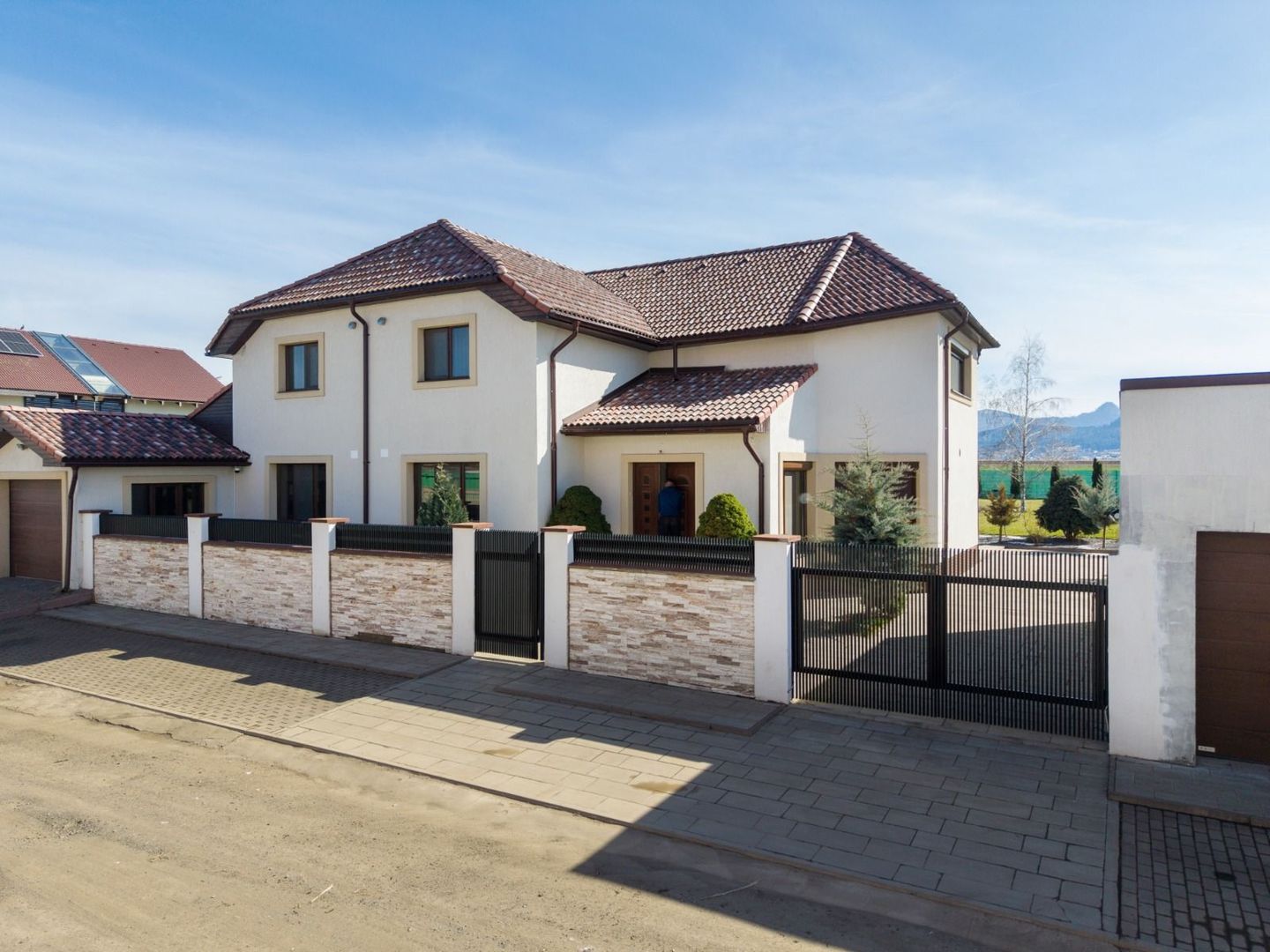 Casa 6 dormitoare+4 bai -1500 mp teren-Sacele - Poză 59