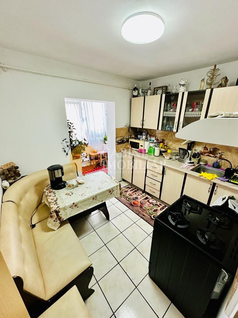 Apartament cu 3 Camere decomandat - Zona Rond Vechi - Bloc 1984 - Poză 2