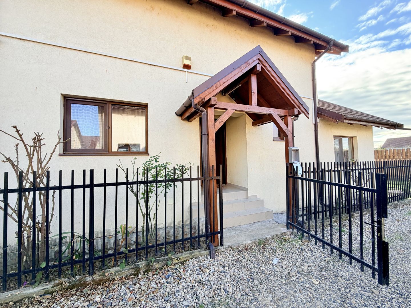 De închiriat – Casă individuală P+M în Dumbrăvița - Poză 35