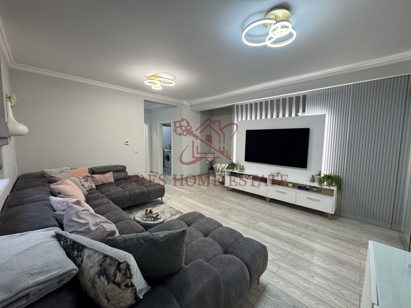 Casa in stil mediteranean, ultrafinisată 5 camere, 3 bai + curte. - Poză 2