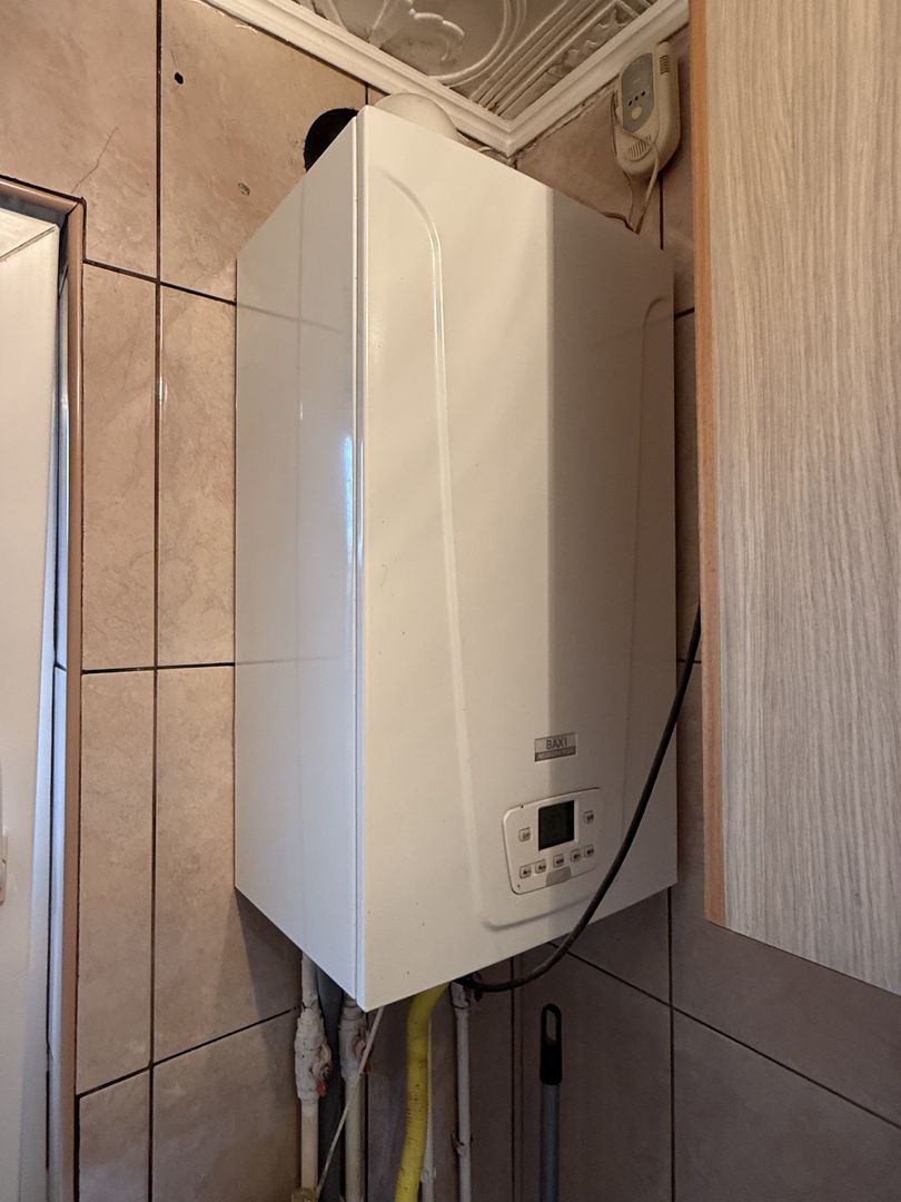 Garsonieră 24 mp - renovată, mobilată și utilată complet - Campina - Poză 10