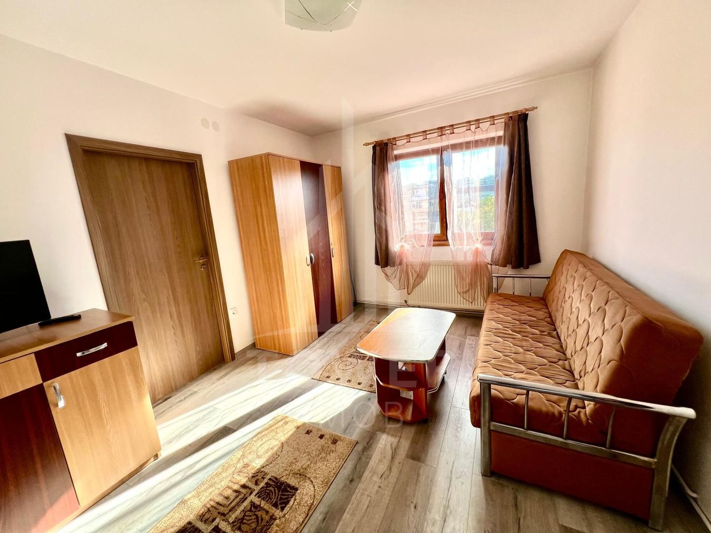 Apartament de închiriat – luminos și primitor - Poză 1