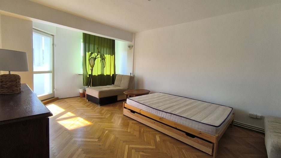 Inchiriere 4 camere Cipariu Centru - Poză 1