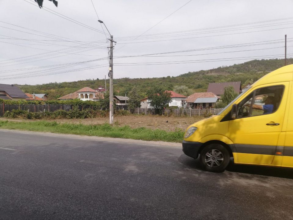 Vanzare teren intravilan, stradal, Calinesti - Poză 1