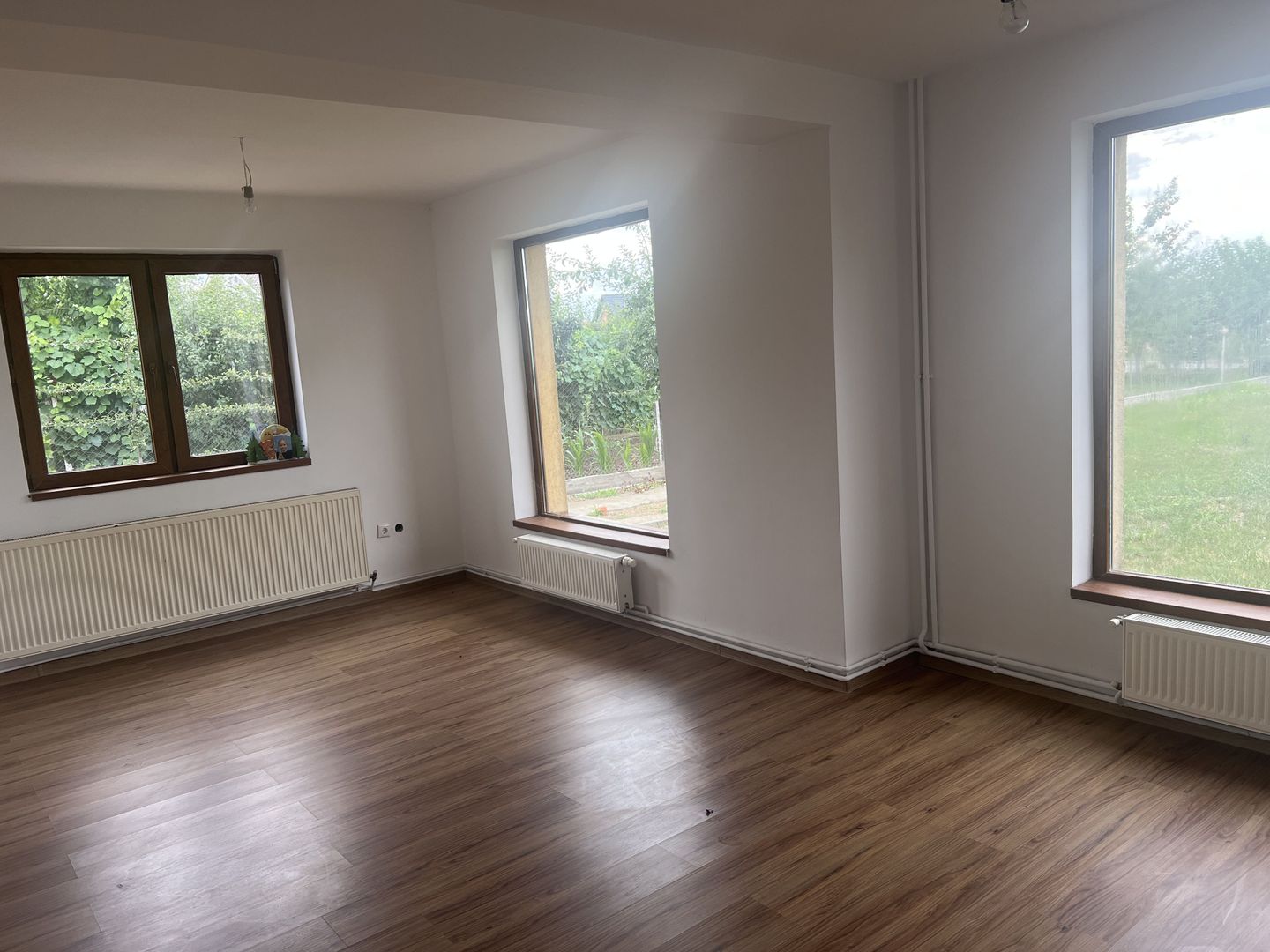 CASA DE VANZARE IN CARTIERUL PRIMAVERII -GIARMATA MARE - Poză 12