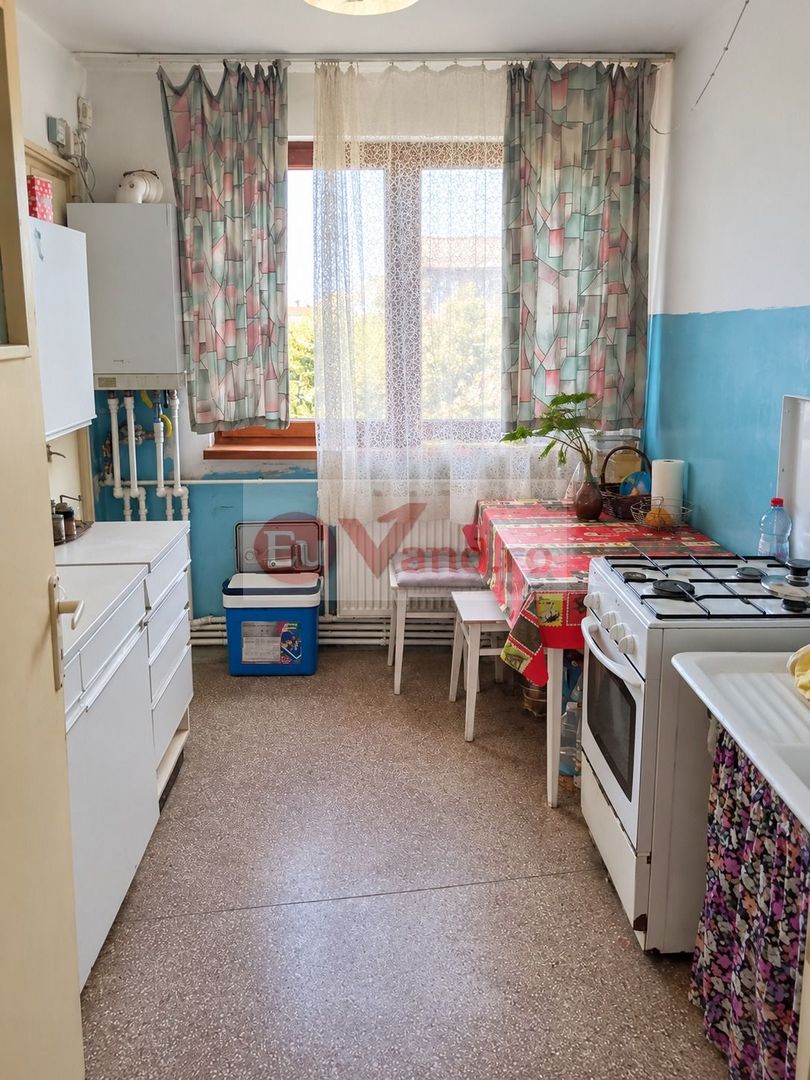 De vanzare apartament cu 3 camere etj 3, Mazepa 1, 80.000 euro - Poză 4