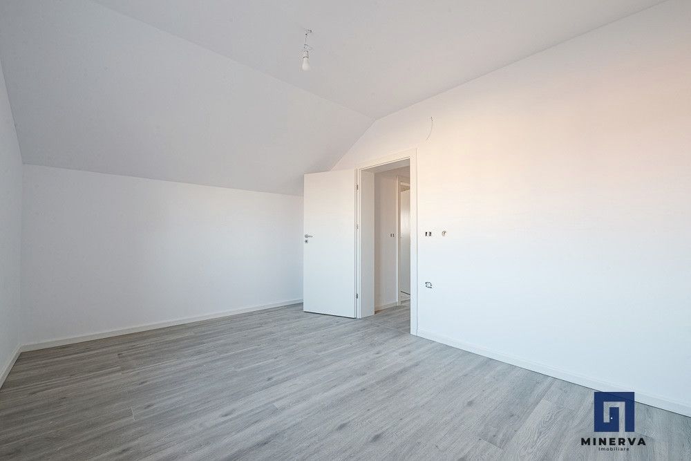 Duplex cu 4 camere si teren generos de 352 mp – Mosnita Noua - Poză 30