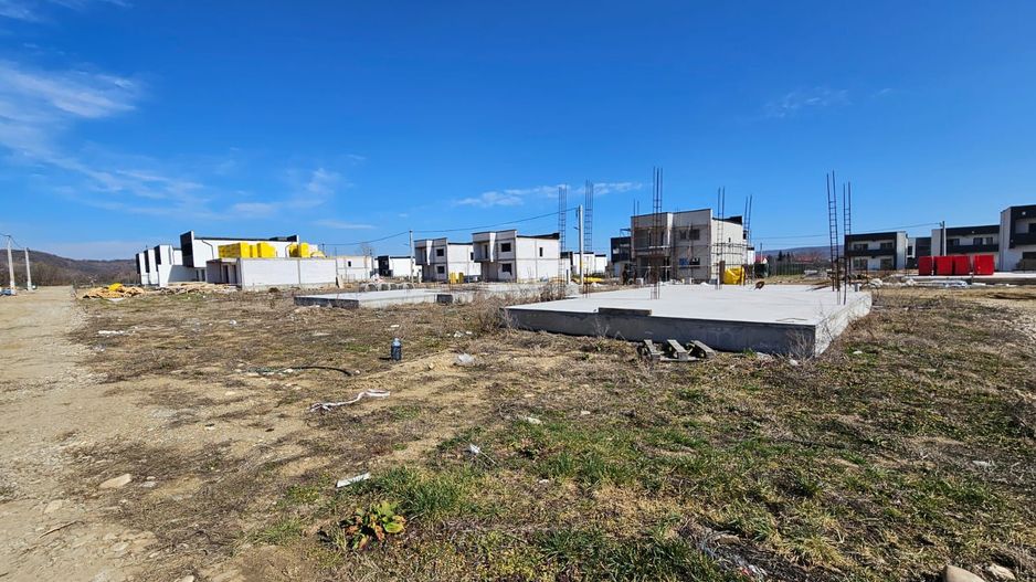 Vanzare teren cu temelie si AC, Micesti, 10 Km de Pitesti - Poză 3