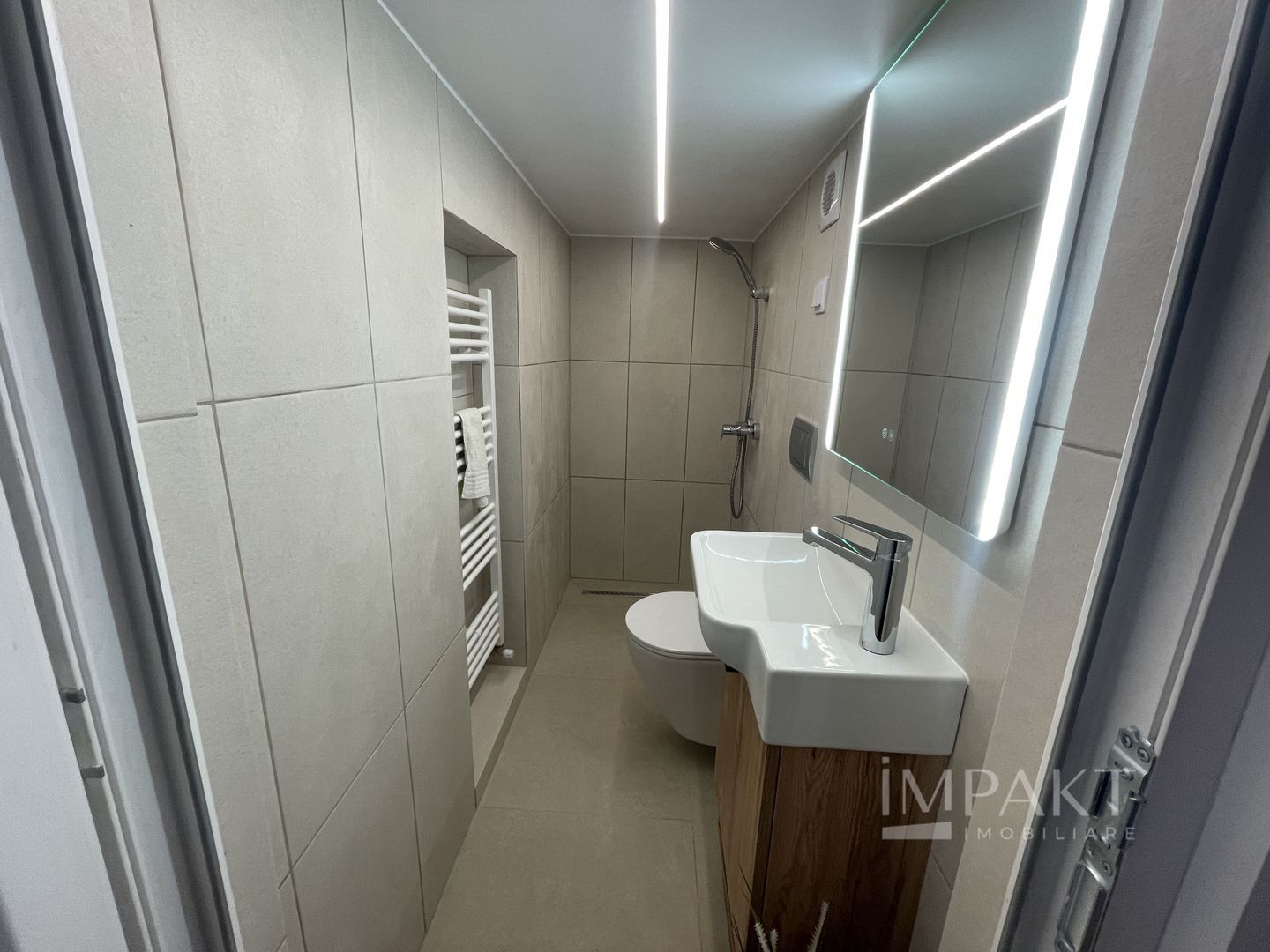 Apartament cu doua dormitoare, doua bai si living langa Piata Unirii - Poză 10