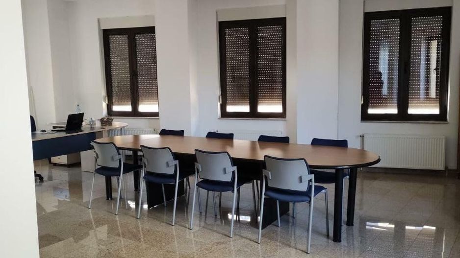 BDUL DACIA, PIATA GEMENI,  2 etaje SPATIU BIROURI - Poză 9