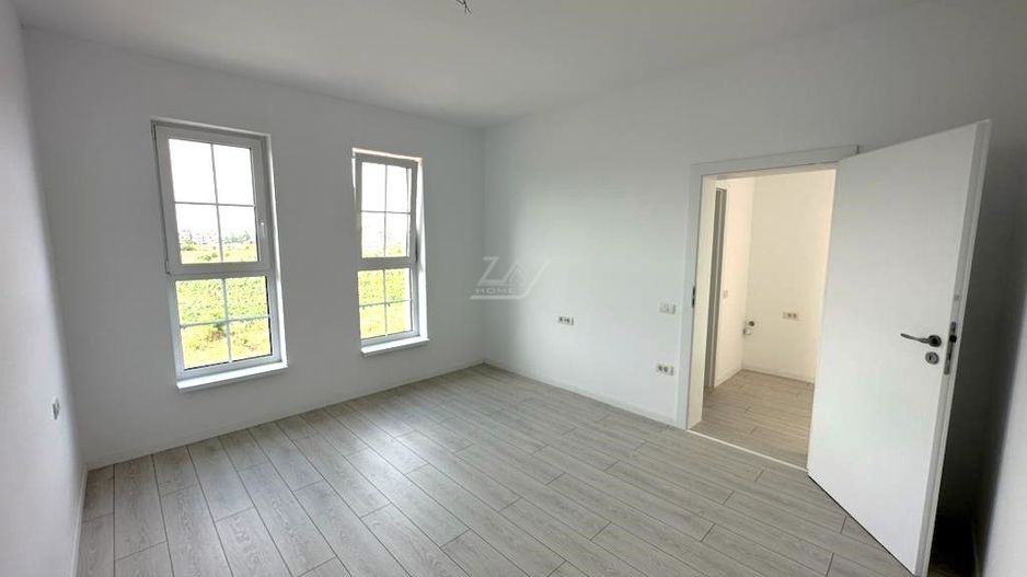 Etaj 1. Bloc la asfalt. Balcon mare. Loc de parcare. - Poză 6