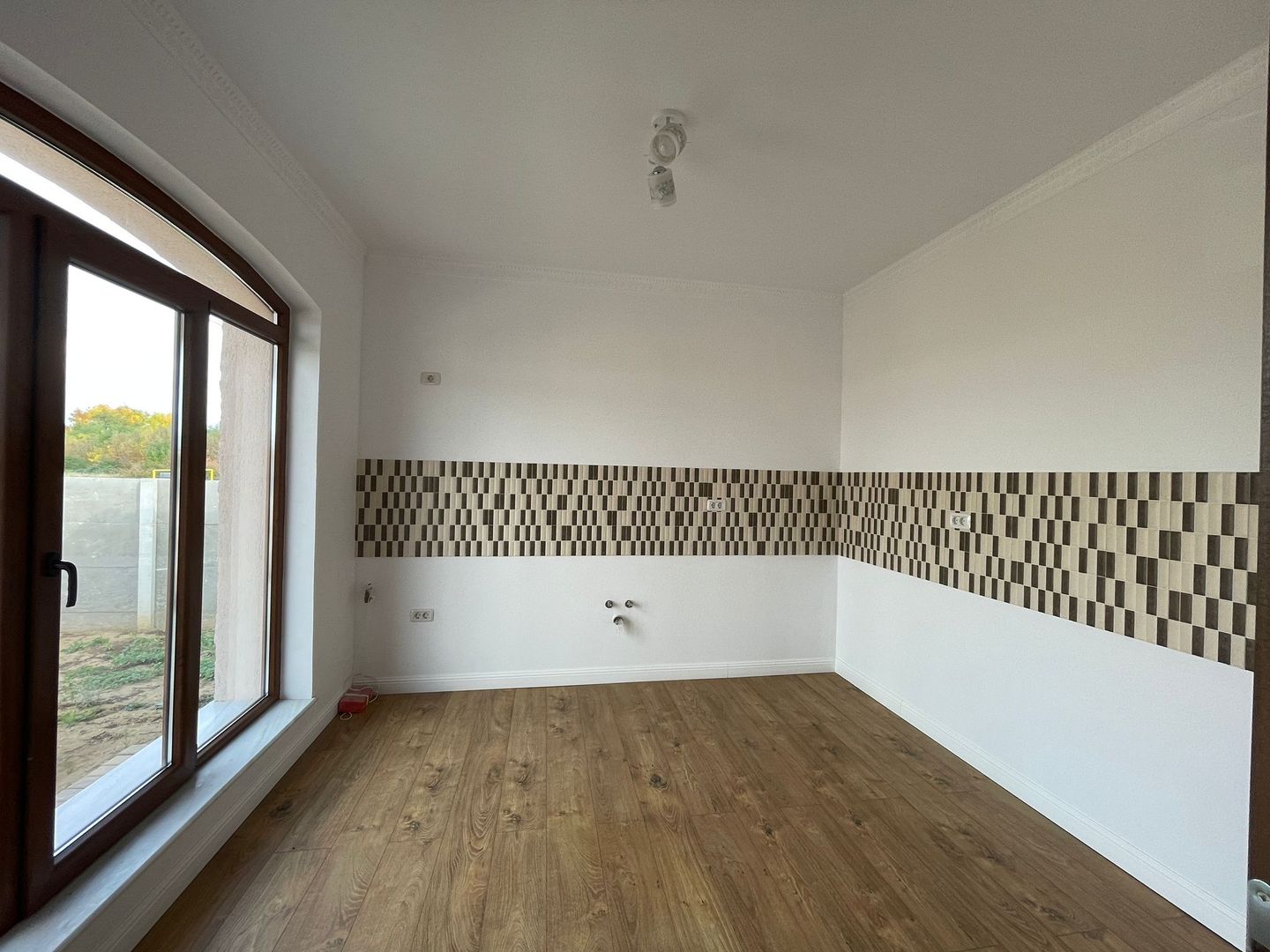 Casa individuala pe parter 160Mp -la asfalt-Ghiroda - Poză 7