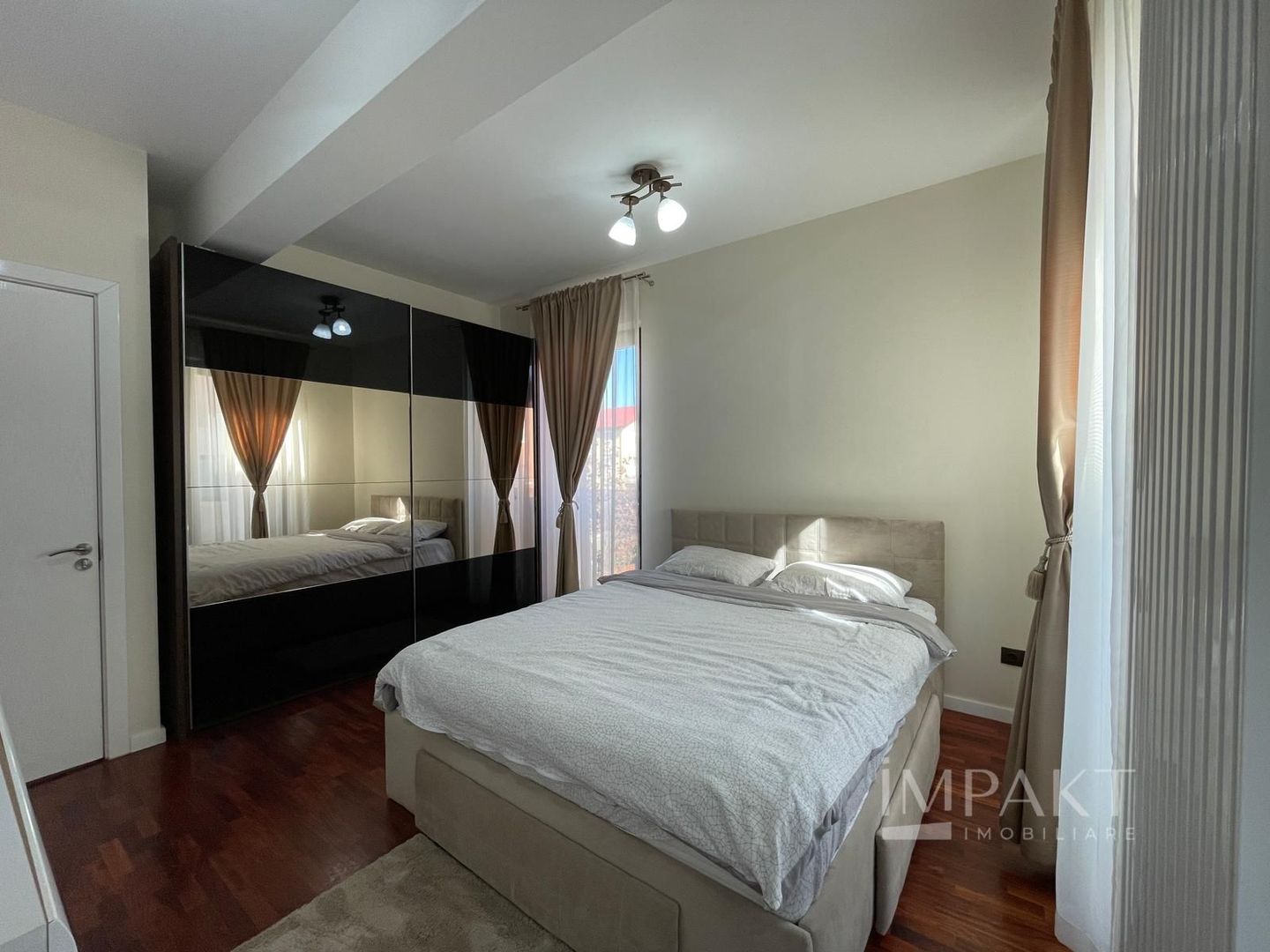 Apartament lux,  prima inchiriere-  4 camere + 2 locuri parcare - Poză 8