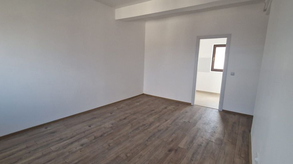 Apartament 3 camere 64 mp + loc de parcare Lunca Cetatuii 95000 euro - Poză 2
