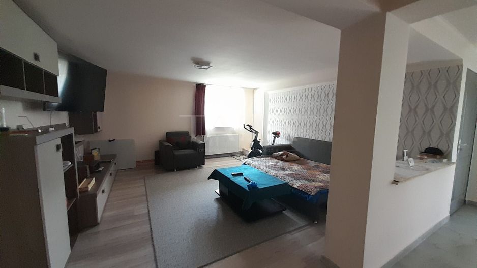 Casă spațioasă, teren generos– Câmpenești - Poză 2
