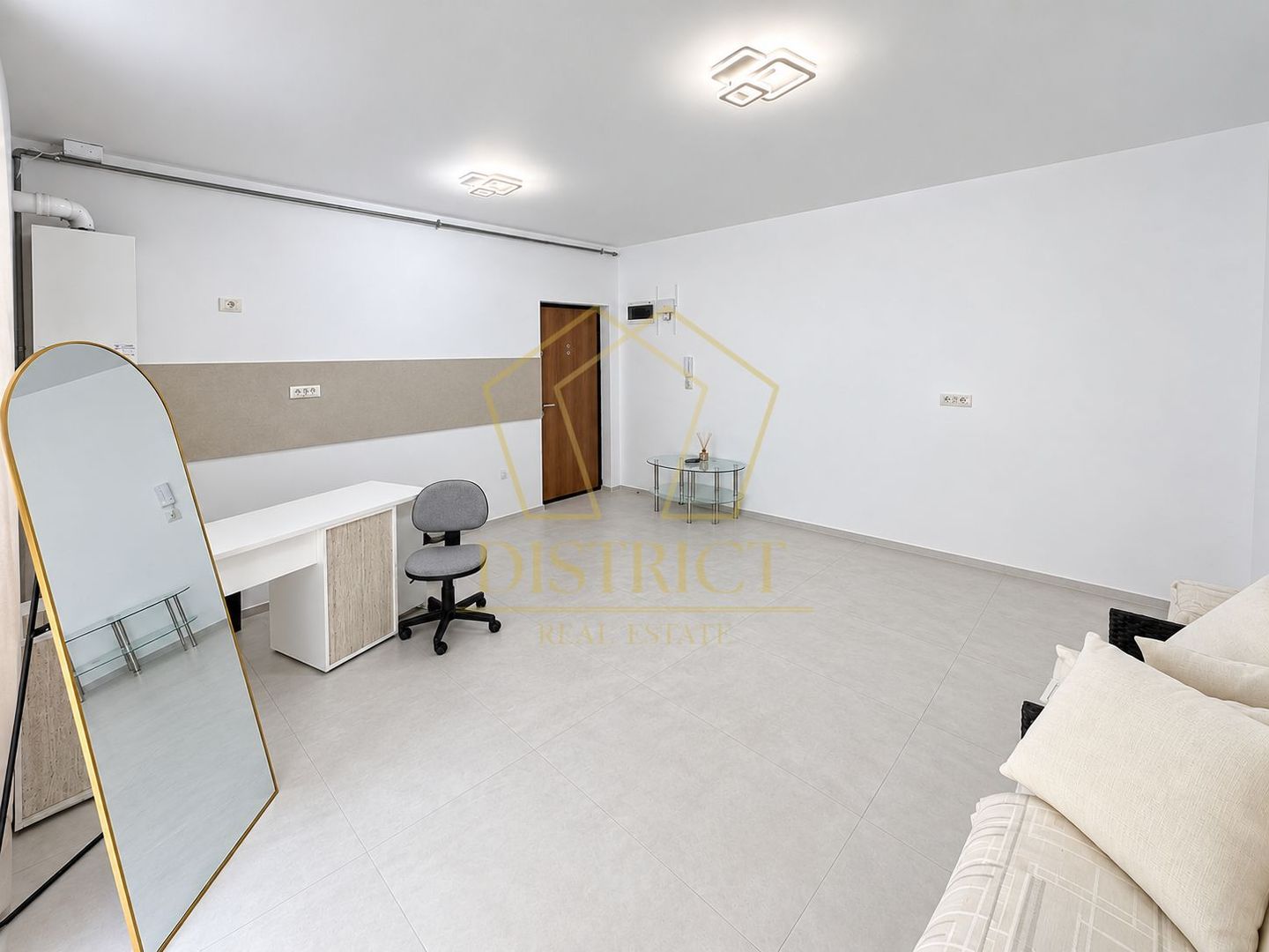 Apartament cu 2 camere si gradina proprie in Braytim la asfalt. - Poză 3