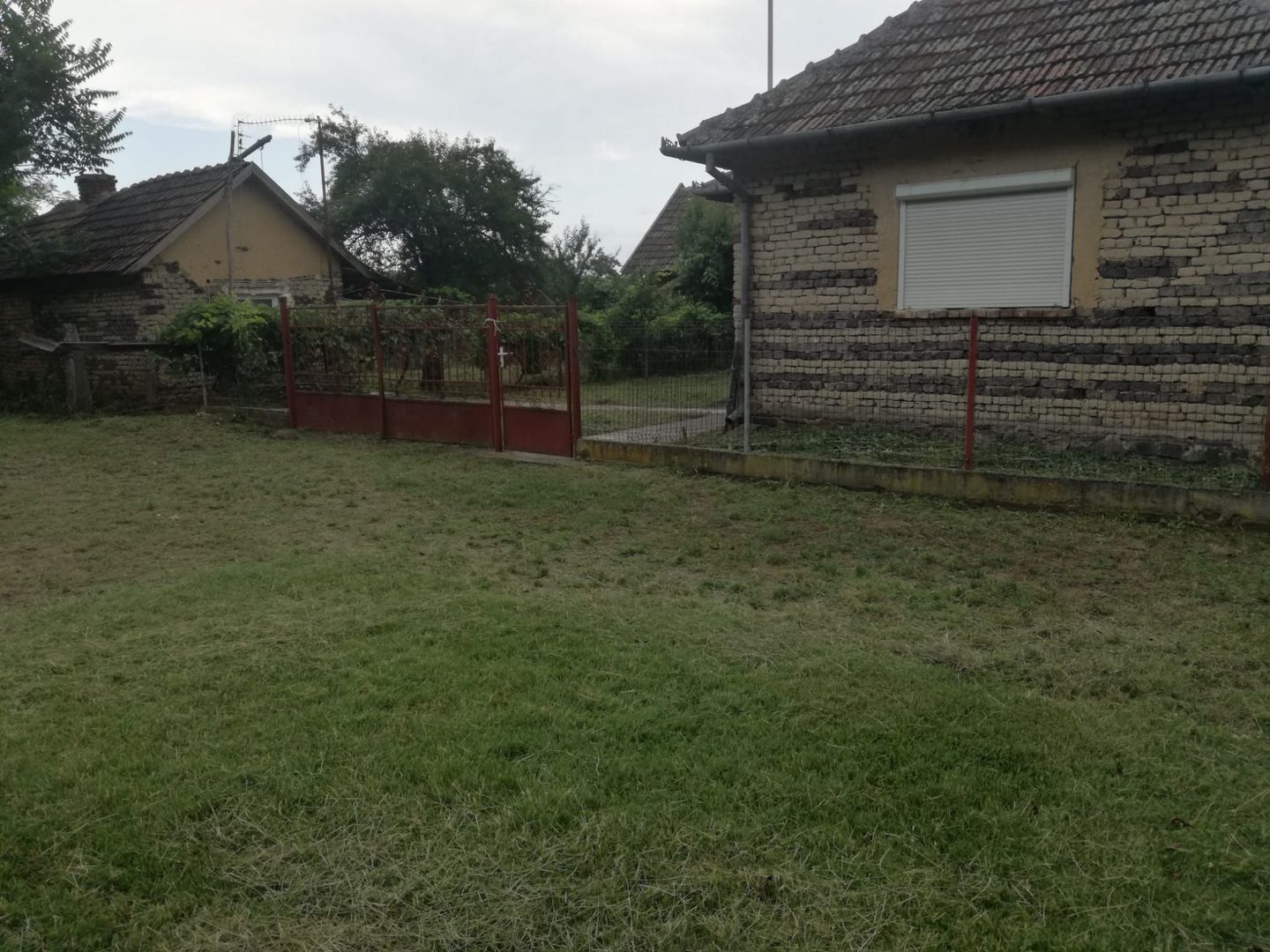 Ag BRASADAS vinde casa LOCUIBILA 3 cam teren 5.000 mp HOREA. - Poză 1