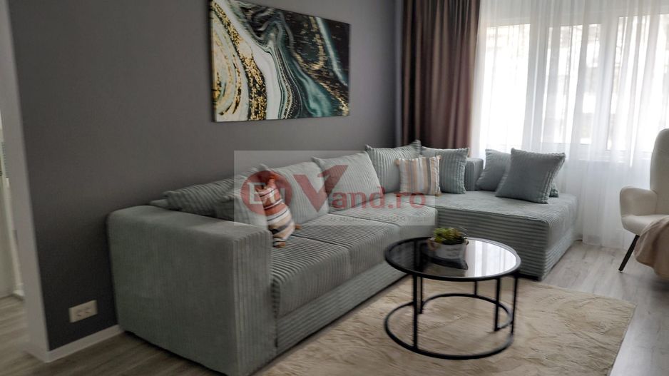 Vanzare - apartament cu 3 camere, Micro 16, renovat, mobilat nou - Poză 2