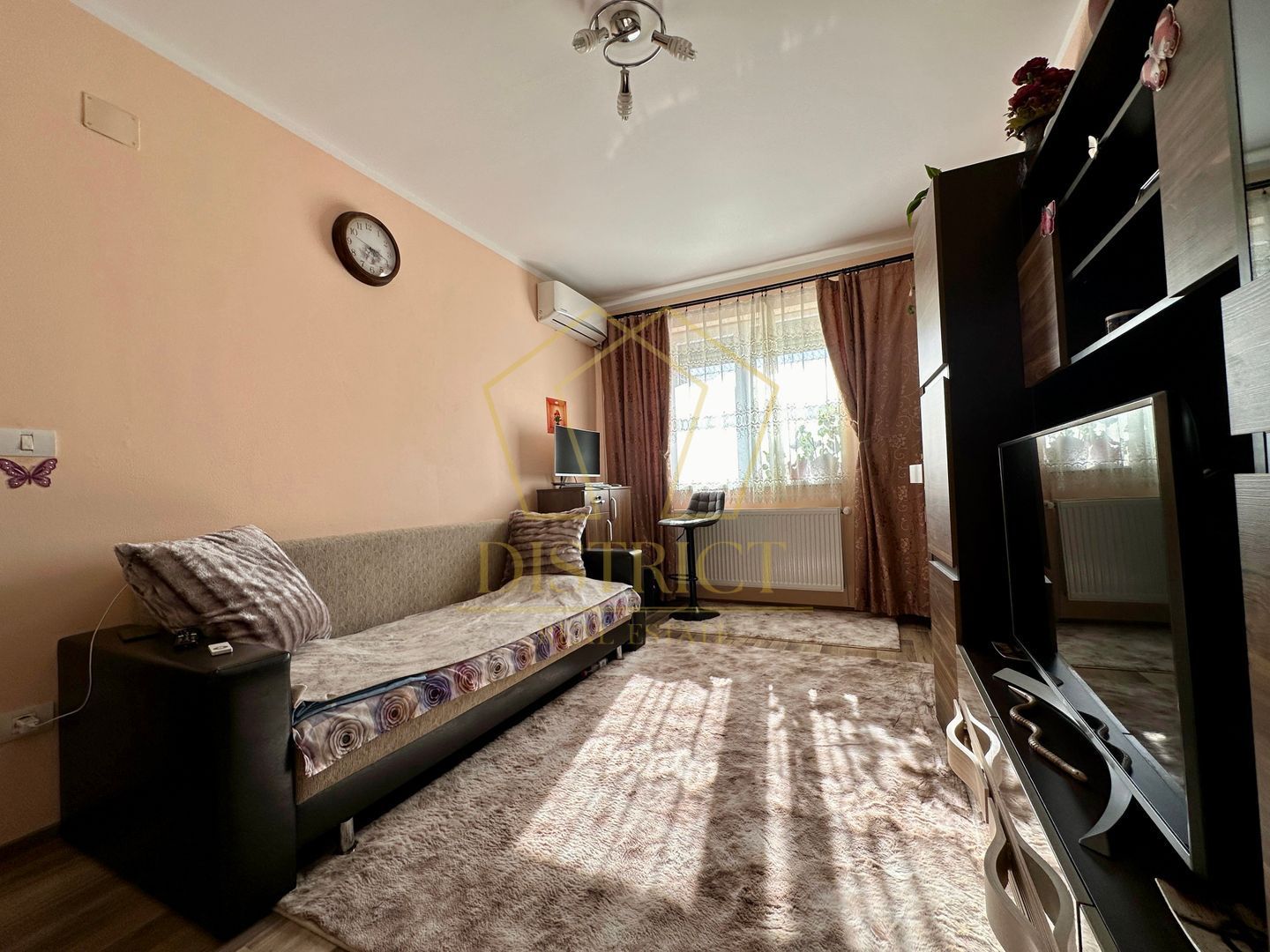 Apartament cu 3 camere mobilat si utilat la parter in Giroc la asfalt. - Poză 2