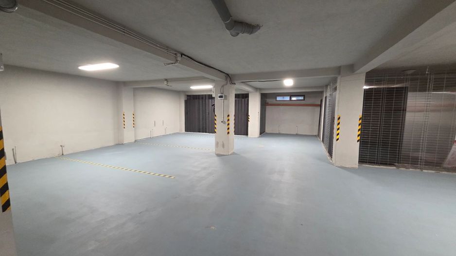 Spatiu subsol 227mp cu parcari subterane si boxe - Poză 3