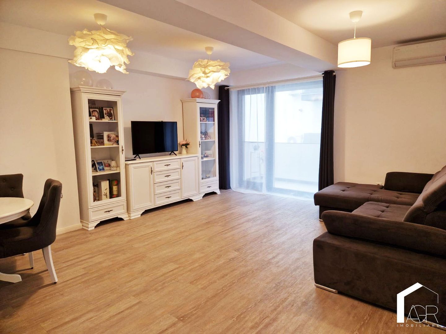 Apartament cu 4 camere, decomandat, zona Albert - Poză 1