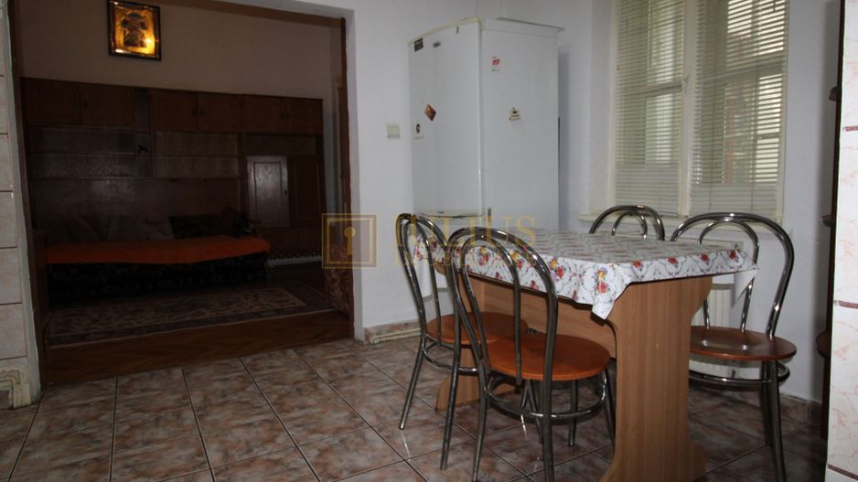 ideal pentru studenti sau o familie, cladire istorica, centrala proprie - Poză 9