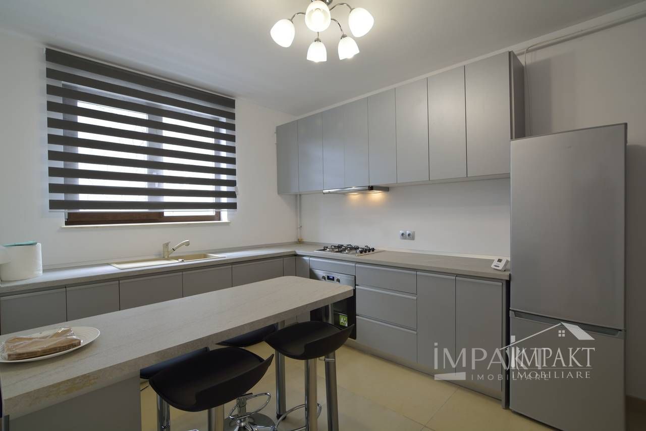 Casa cuplata cu 6 camere si curte in cartierul Intre lacuri. - Poză 4