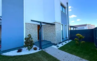 Casa moderna si cocheta. Locatie excelenta. Curte amenajata. Loc de parcare. - Poză 30