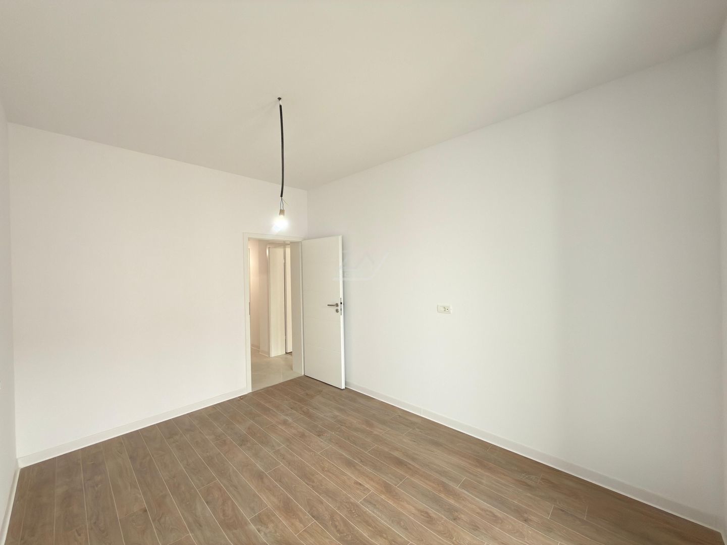 3 camere. Decomandat. Loc de parcare. - Poză 6