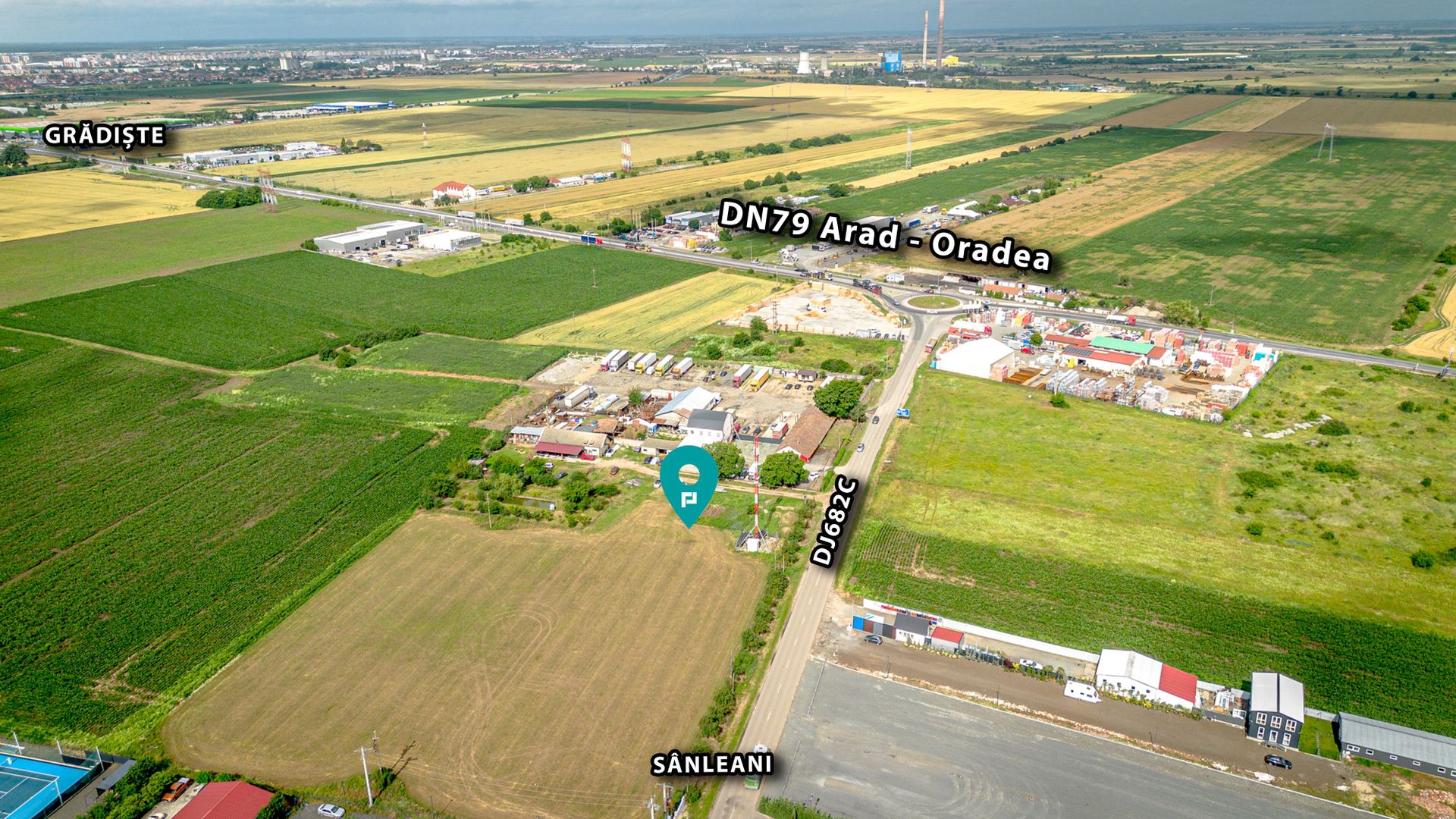 Teren intravilan 9800 mp și construcții 500 mp - Poză 1