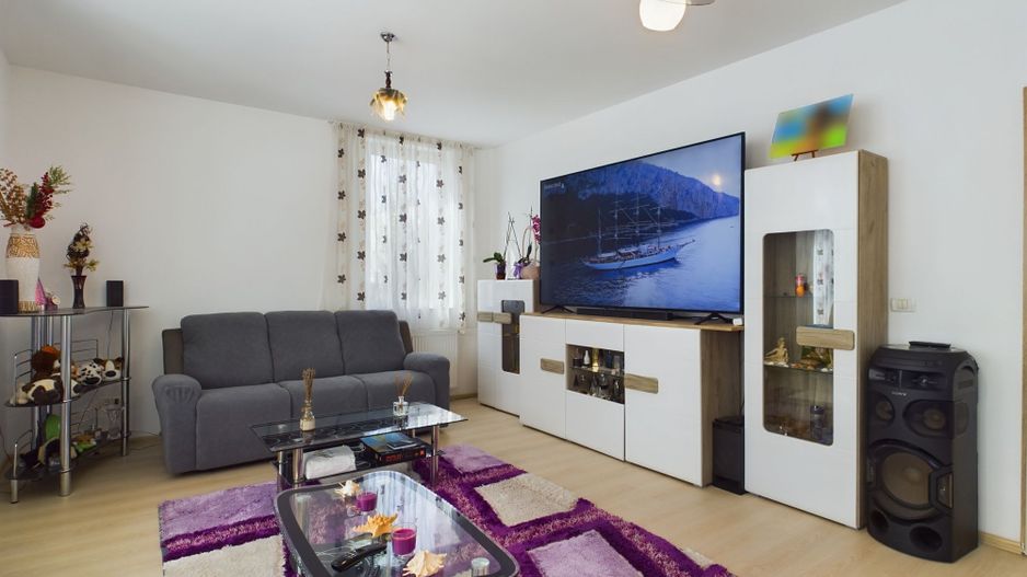 Casă individuală în Dumbrăvița - Poză 1