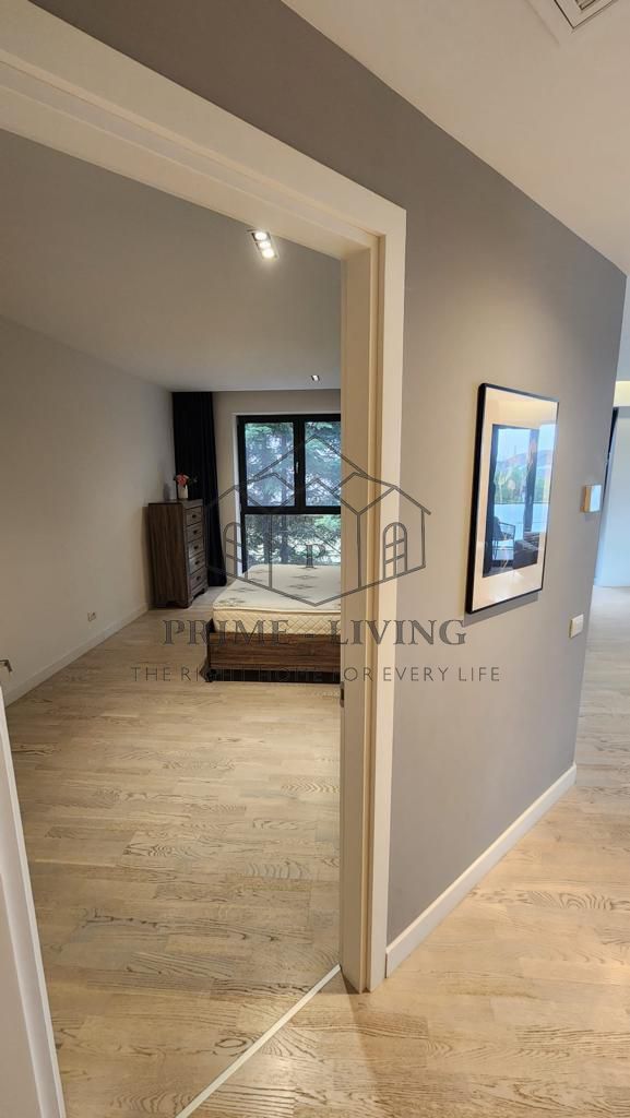 Apartament situat la etajul doi al unui bloc cu 3 etaje - Poză 8