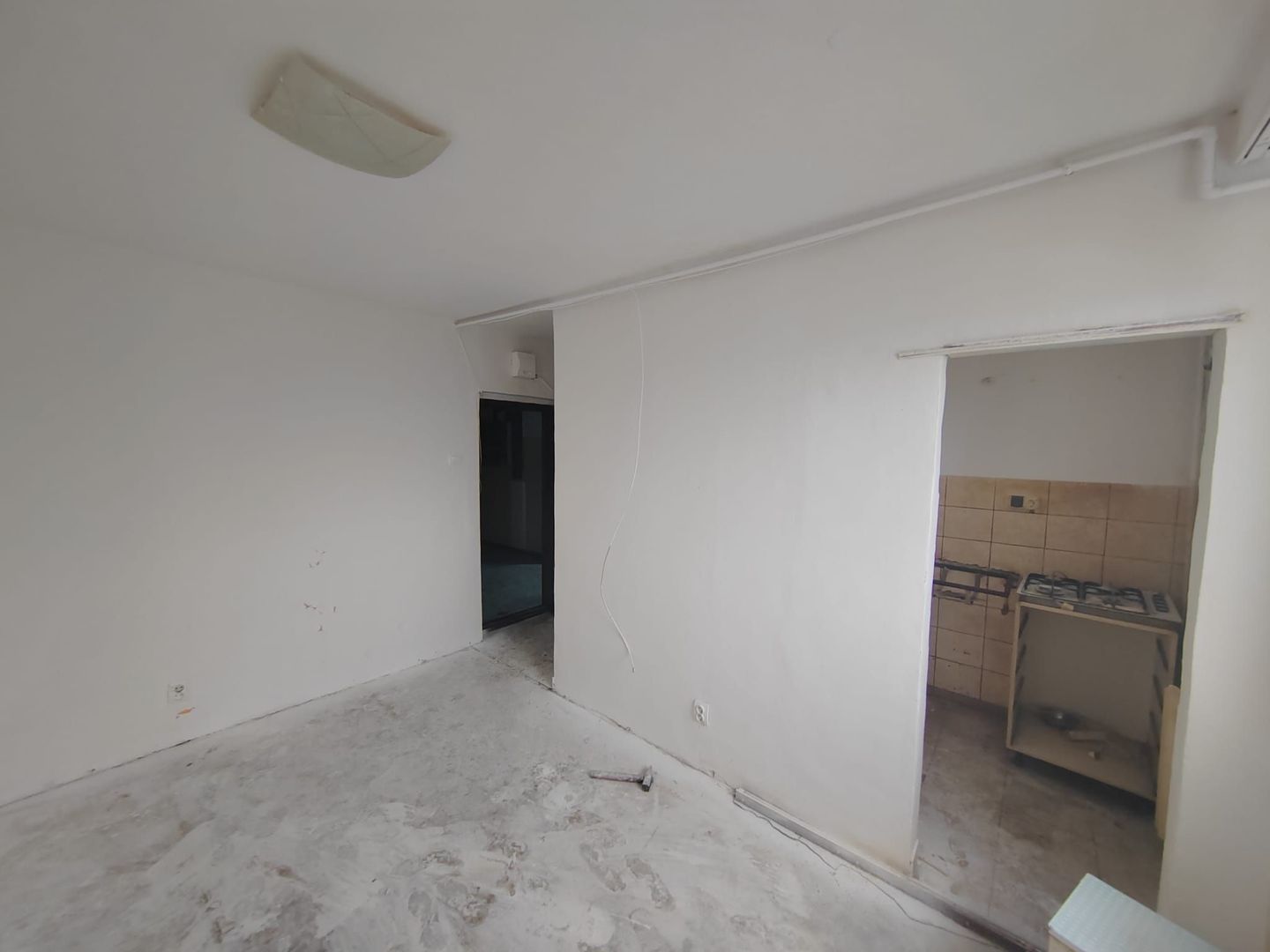 Garsoniera ieftina cu vedere la parc - Poză 4