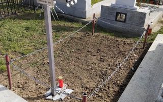 Loc de veci în cimitirul Sfântul Petru și Pavel, Iași - Poză 1