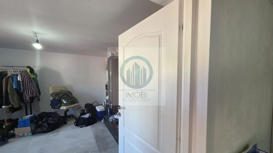 Casa renovata priveliște superba catre Cetatea Devei – Str. Calugareni - Poză 14