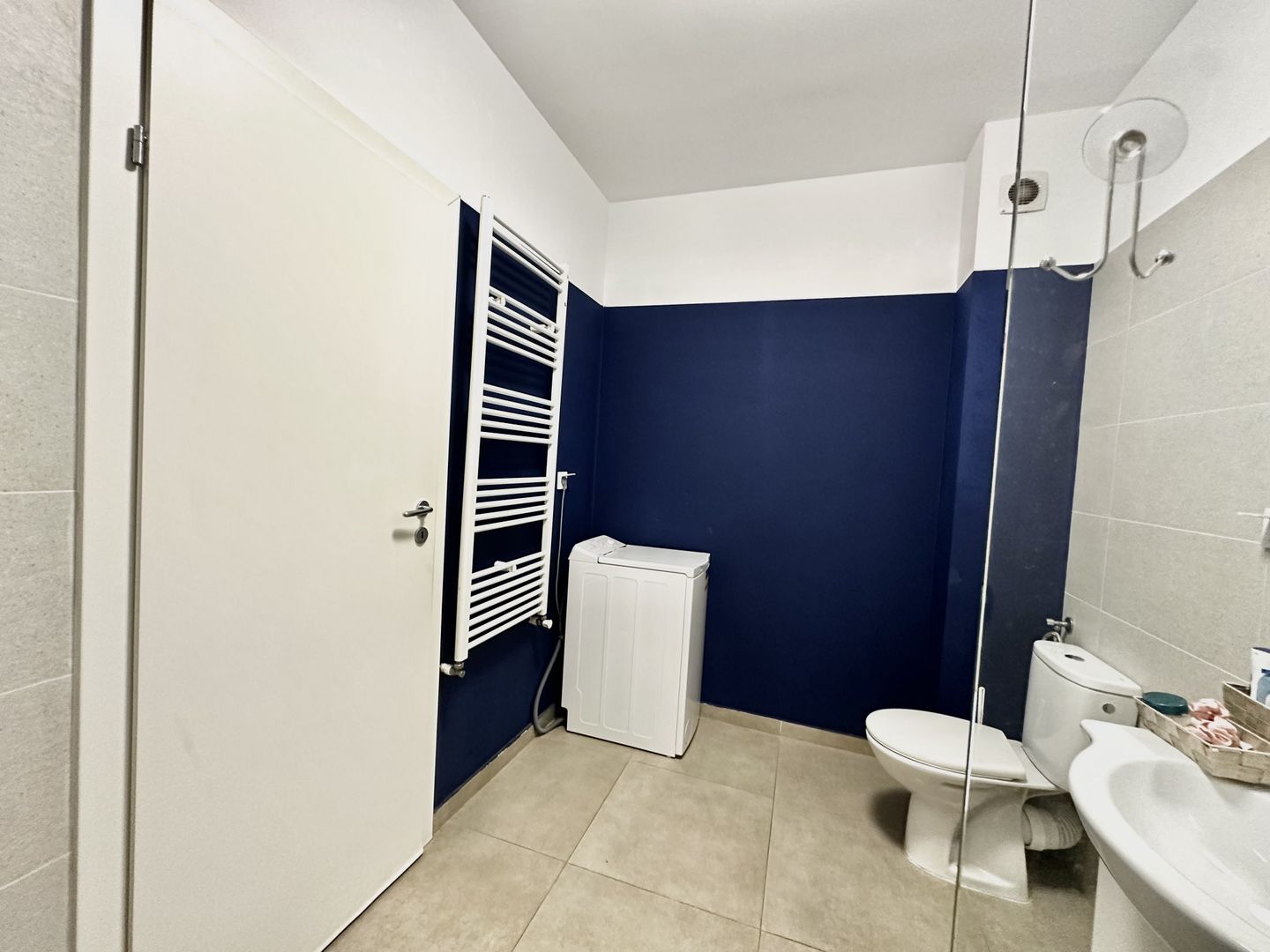 Garsonieră modernă de închiriat în Brașov, zona Coresi - Poză 10