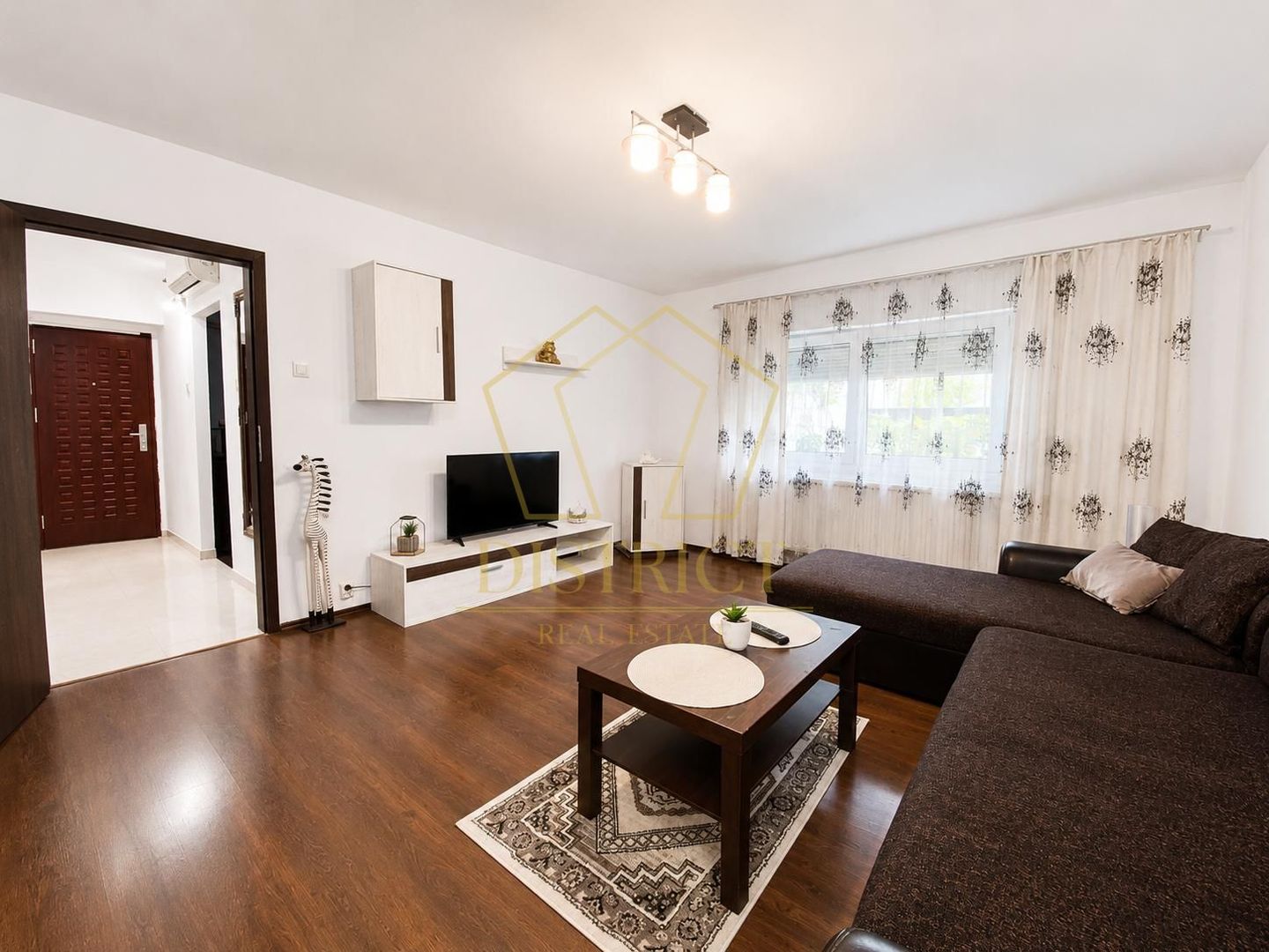 Apartament cu 3 camere | Spitalul Judetean - Poză 2