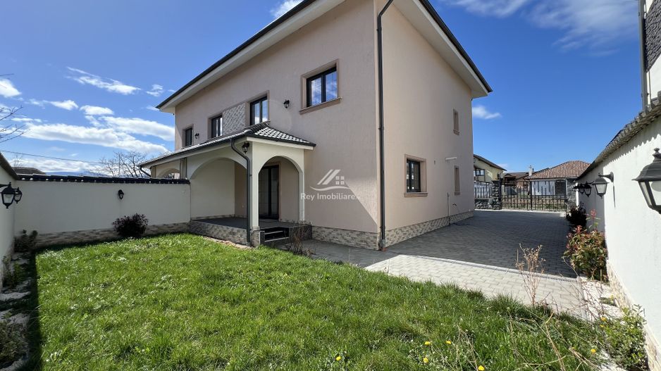 Duplex Modern și luminos 6 cam. la vânzare în Șelimbăr zona Trifoiului - Poză 2