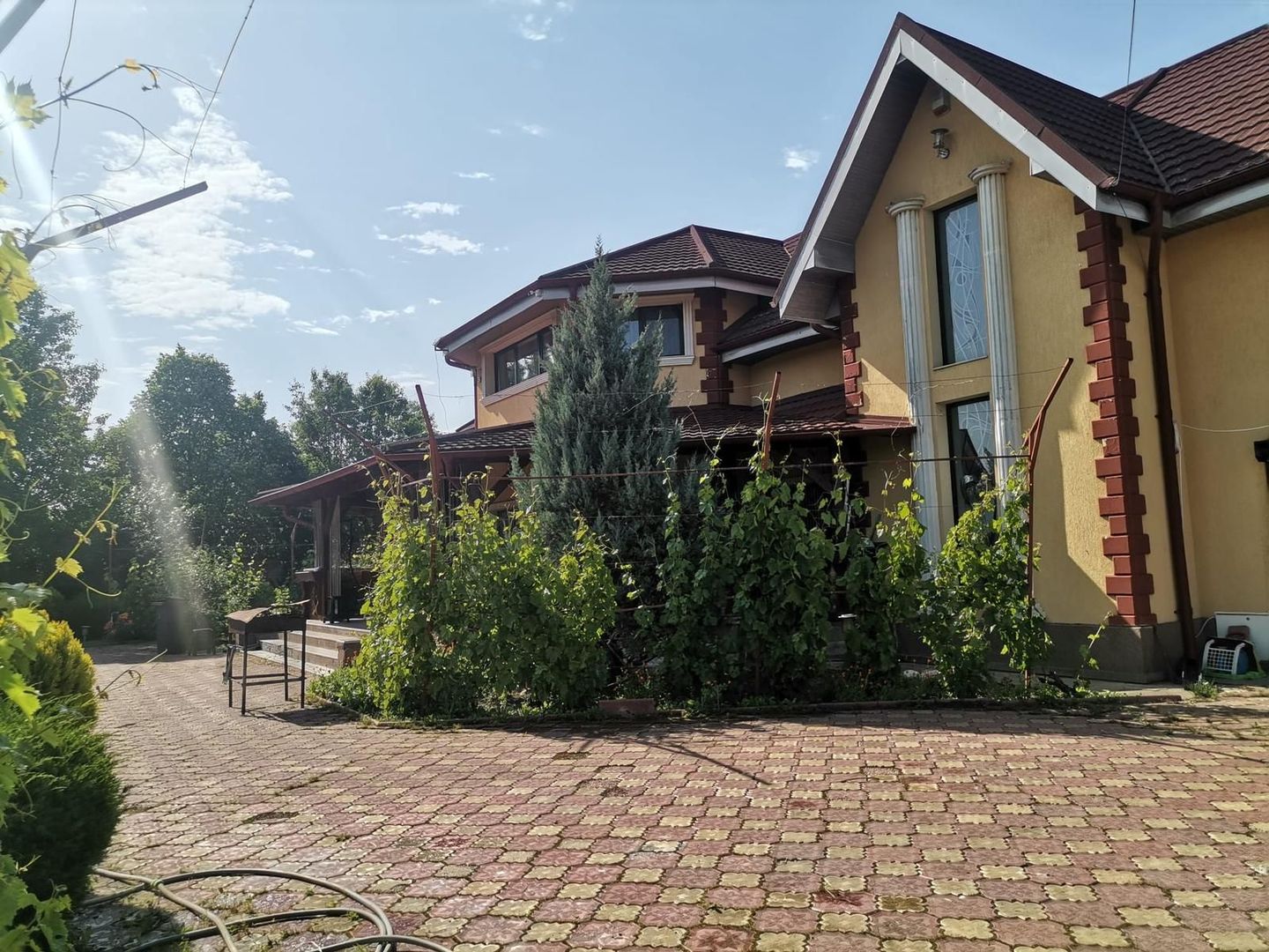 Vilă de lux mobilata/utilata cu terasa+foisor, garaj,gradina si livada - Poză 10