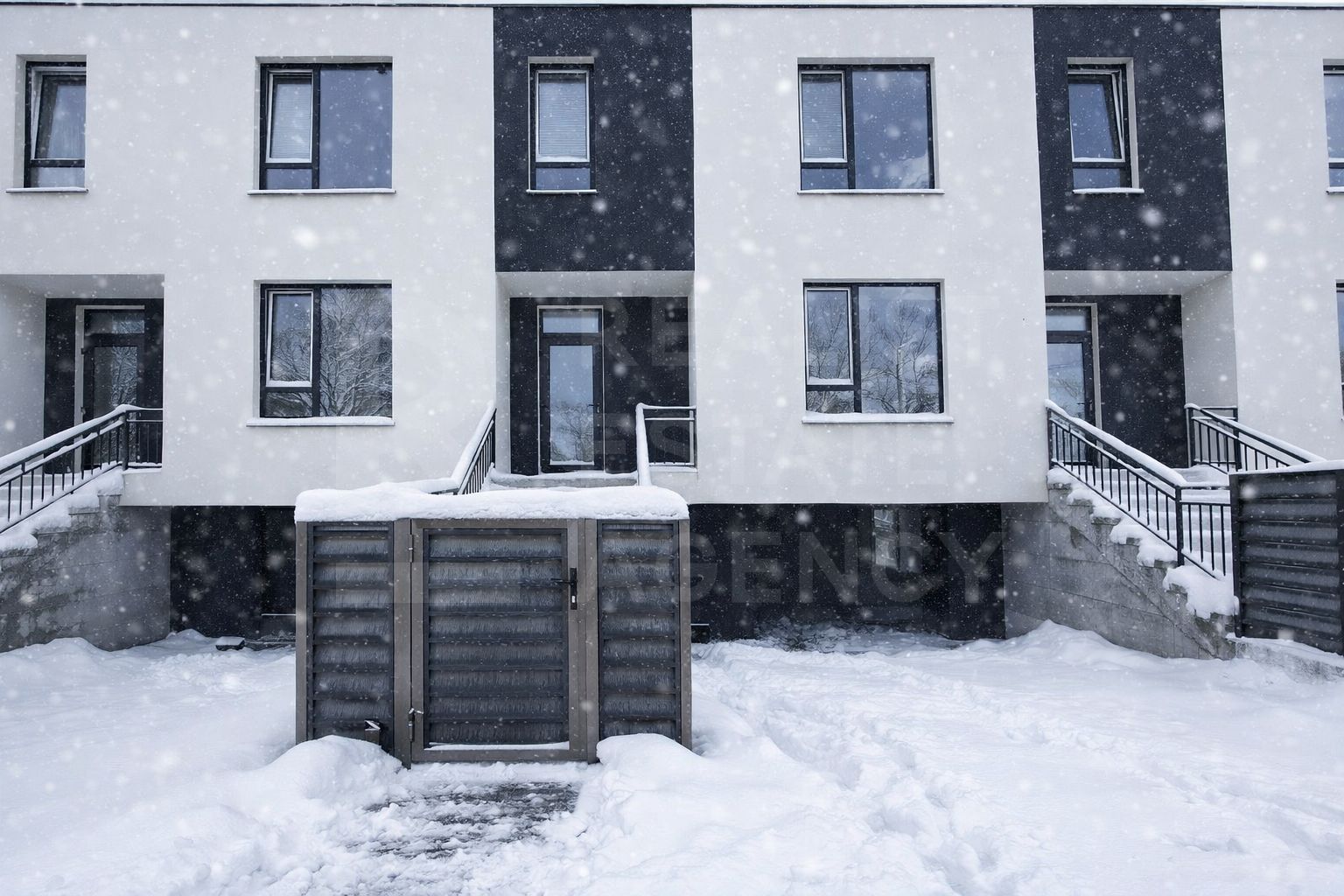 Vânzare, townhouse, 3 nivele, 186 mp, str. Potîrnicii, Codru - Poză 2