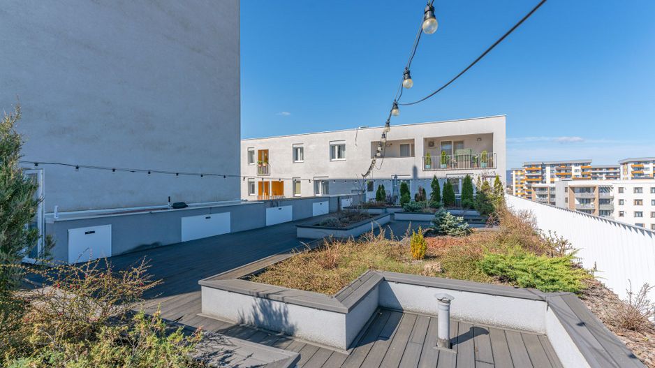 Studio mobilat și utilat, bloc 2020, etaj 3 – Terasă comuna amenajată - Poză 12