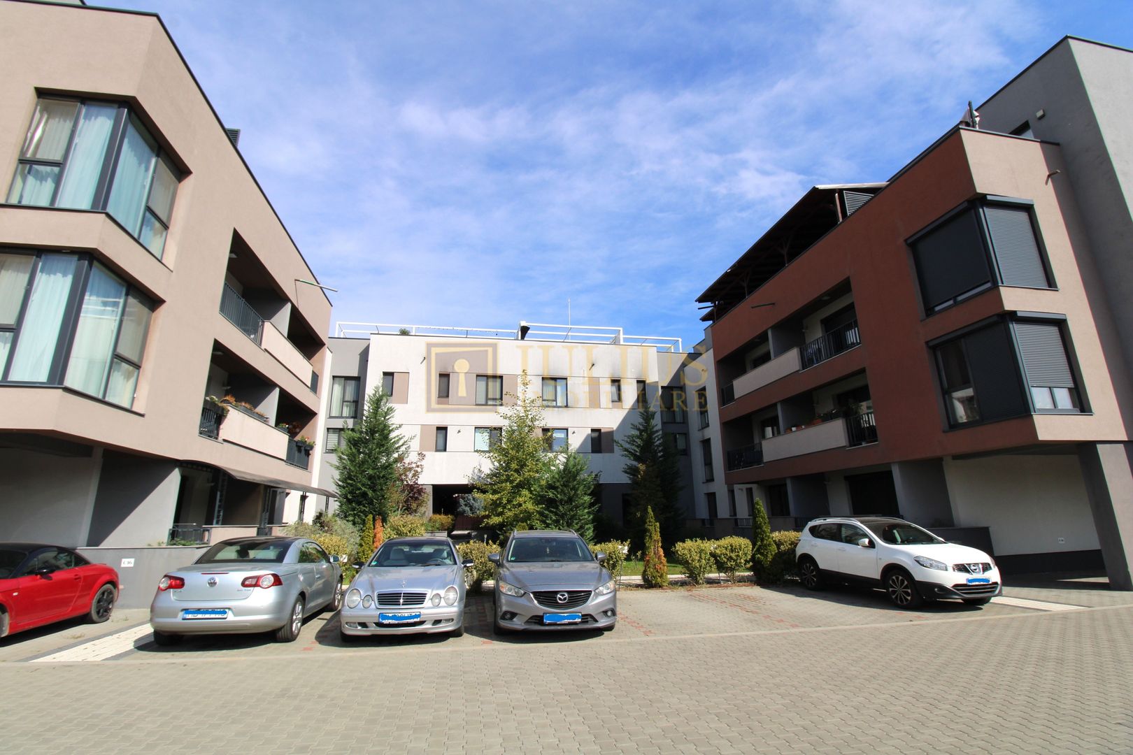Imobil deosebit, terasa generoasa, loc de parcare inclus. - Poză 2