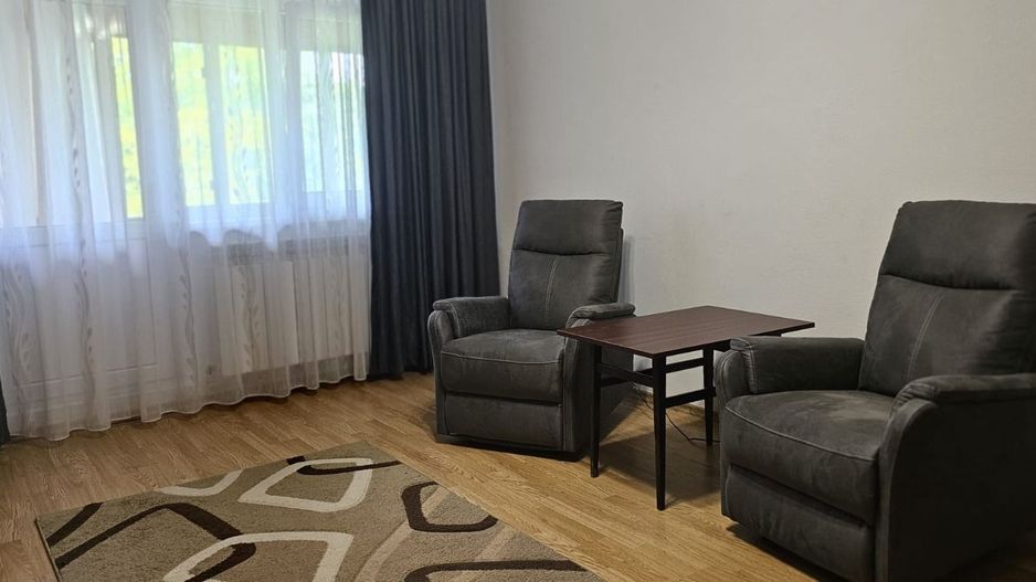 De inchiriat apartament cu 2 camere, etaj 4/4 Piata Centrala, 360 euro - Poză 9