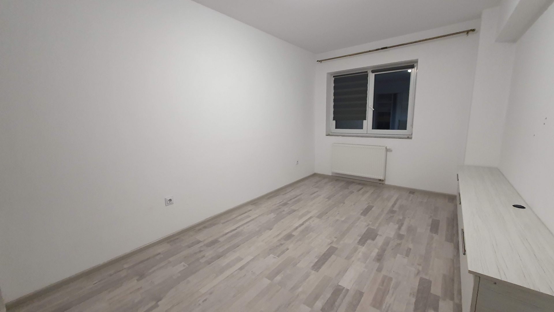 Coresi -Bloc Maurer M9, etajul 1, mobilat, parcare - Poză 12