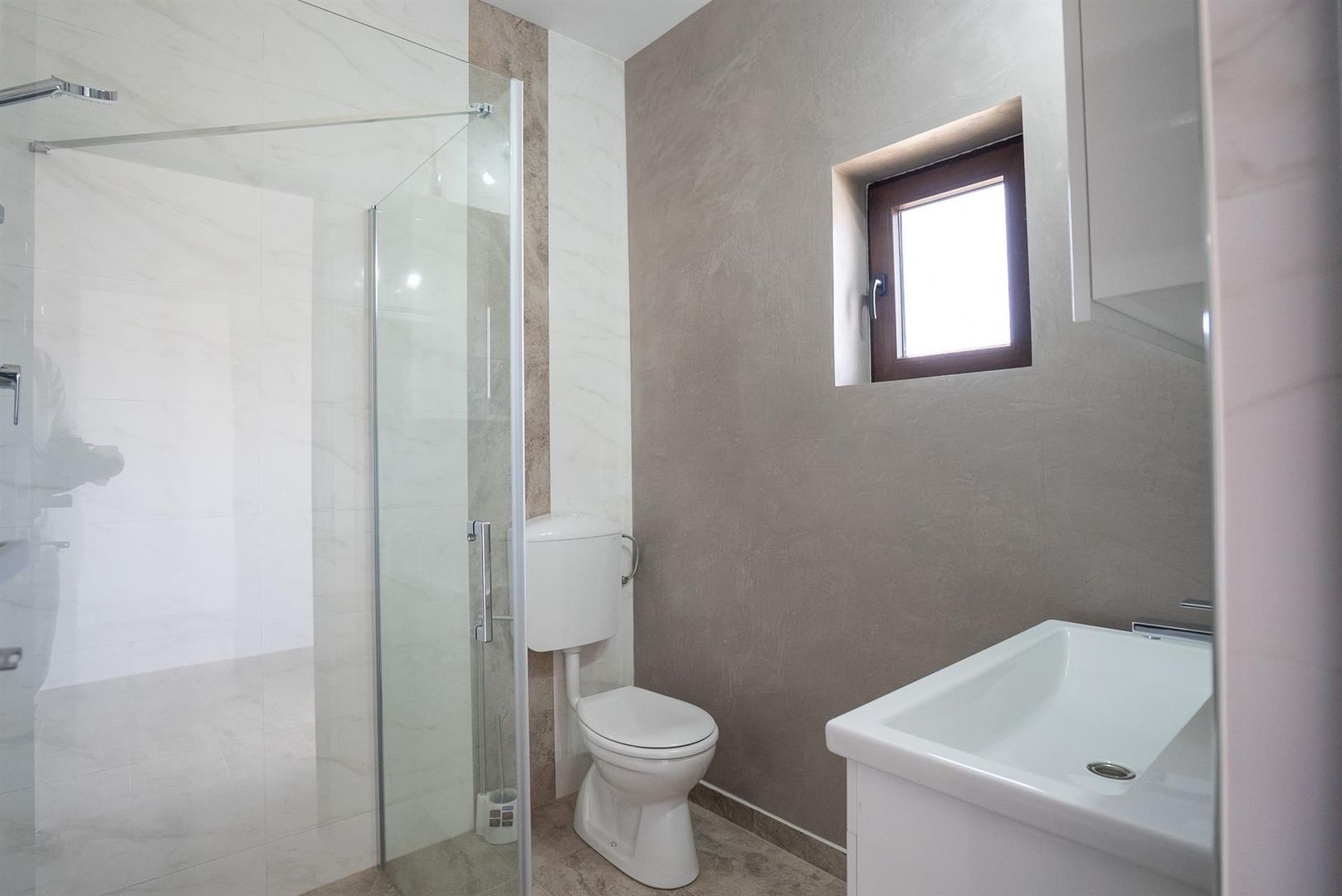 Casa la cheie Nojorid 3 dormitoare 2 bai - Poză 4