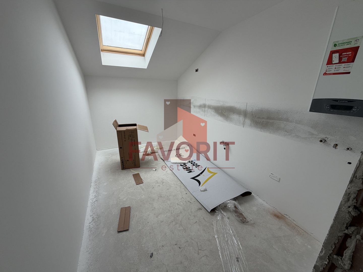 Decomandat. Zona Buziasului. Parcare in curte. - Poză 12