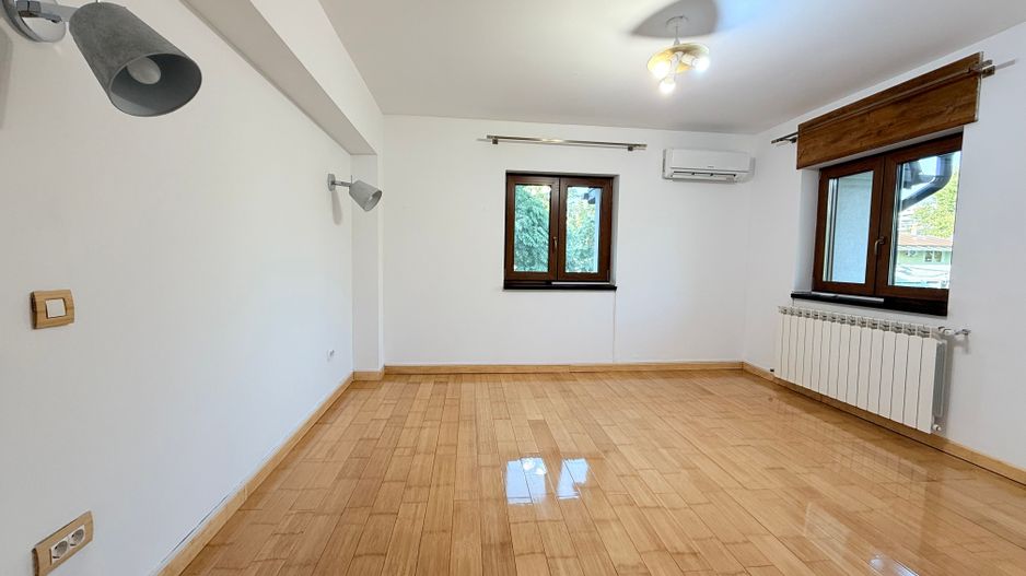 Vilă elegantă cu teren de aproximativ 1.000 mp - Poză 23