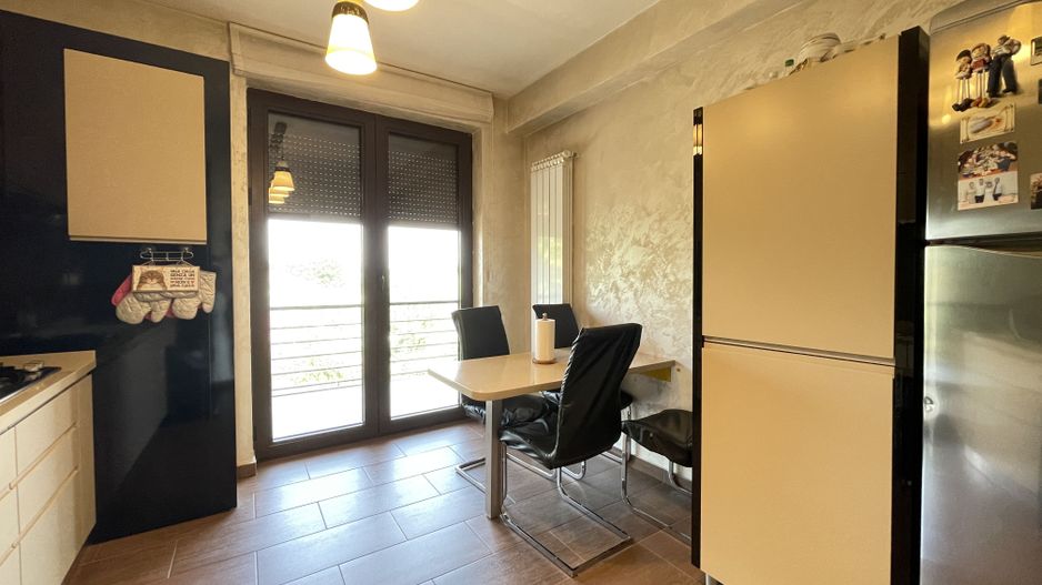 ANDRONACHE - Mentiunii | 3 camere 120mp + terasa 110mp bloc 2009 - Poză 12