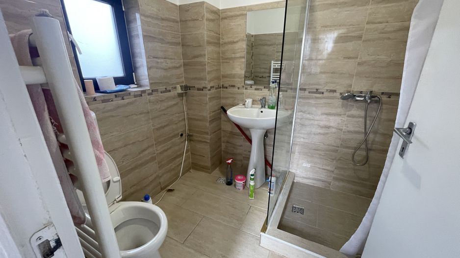 Casa de vanzare cu teren 572 mp si front generos 21 ml - Poză 12