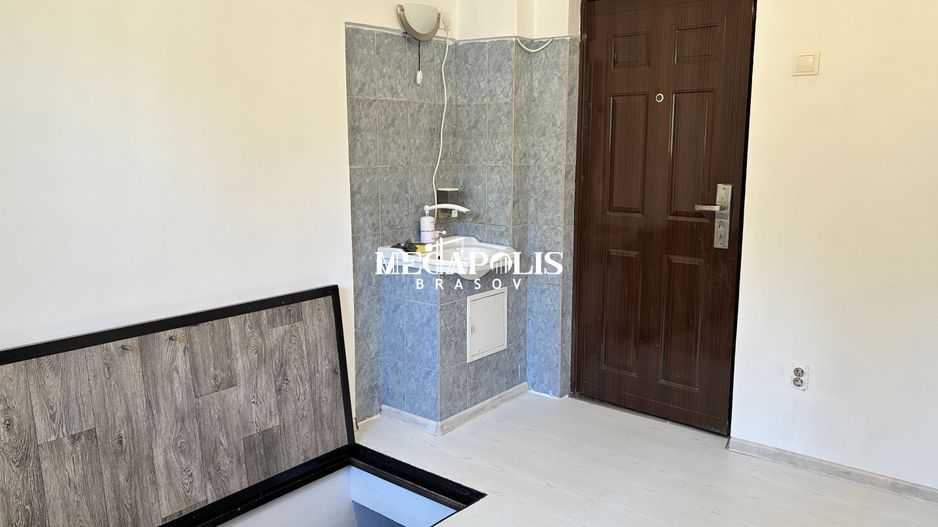 Cămin / Cameră 10 mp + demisol 10 mp  / Renovată - Poză 1